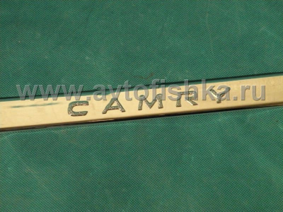 Toyota Camry V30 (02-06) накладка нижней кромки крышки багажника хромированная, с надписью Camry